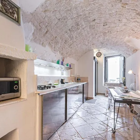 Prázdninový dům Timeless Holiday In With Bar And Fireplace Ostuni