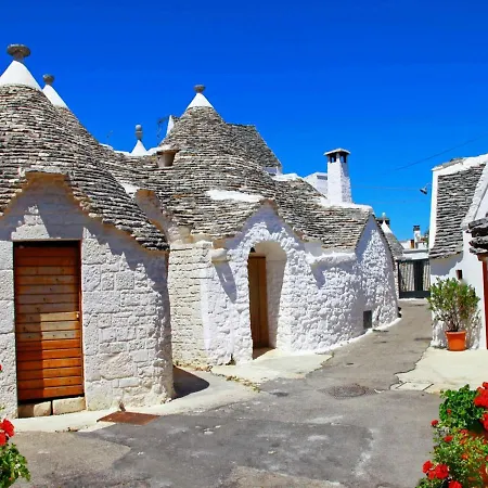 Prázdninový dům Timeless Holiday In With Bar And Fireplace Ostuni